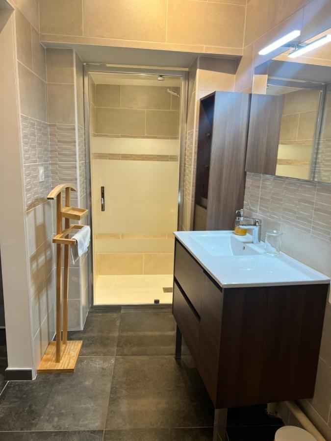Les Suites Du Colonel Βαν Εξωτερικό φωτογραφία